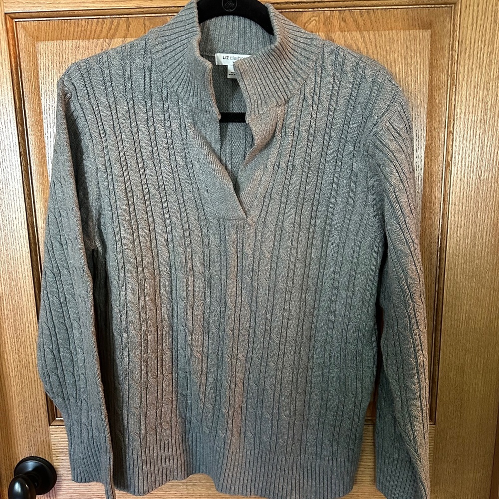 Liz Claiborne Gray V-Neck Cable Knit Sweater.  Size 1X.